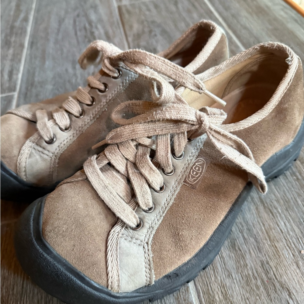 Keen Beige and Black Lace-Up Shoes